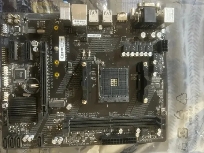 Placa-Mãe Gigabyte AM4 DDR4 - Pronta para Ryzen | Excelente Estado