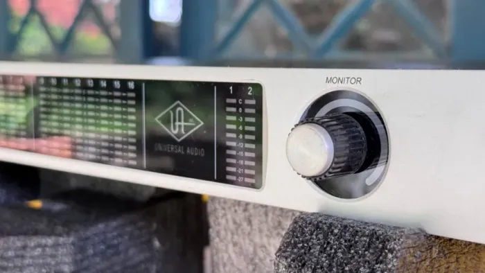 Conversor AD DA Universal Audio Apollo16 com caixa thunderbolt