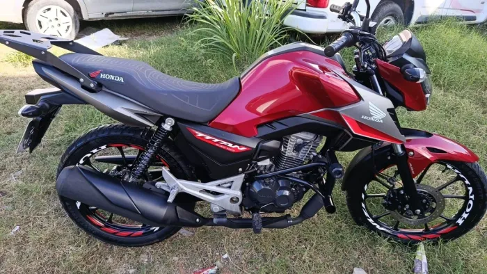 Vendo moto CG titan 2025 11 meses de comprada 