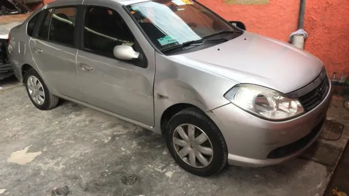 Sucata renault symbol 2011