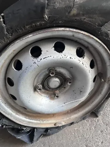 Roda dê peugeot aro 15 usada cada 150