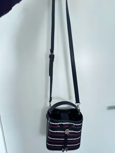 Bolsa crossbody Tommy Hilfiger nova.