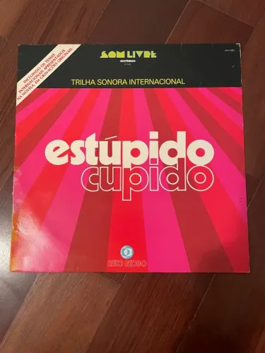 Capa do Vinil Estúpido Cupido (apenas capa)