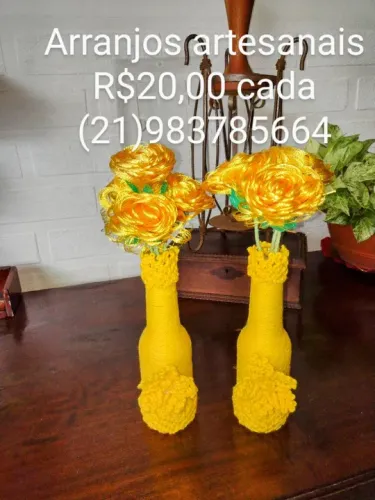 Arranjos Artesanais de Flores de cetim e em Vaso de macrame- R$20,00