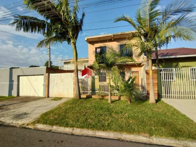 Sobrado 3 quartos sendo uma suíte e área comercial
