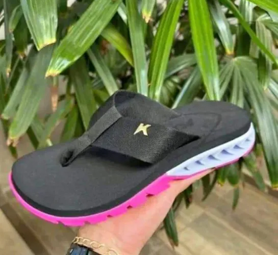 Kenner Sandália Havaiana Feminina Preta com Detalhe Rosa