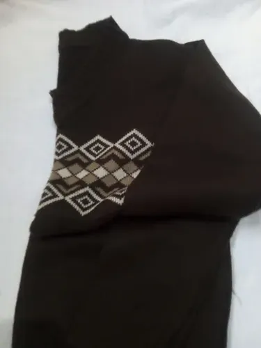 Blusa de lã marron , lã grossa, em perfeito estado Nova
