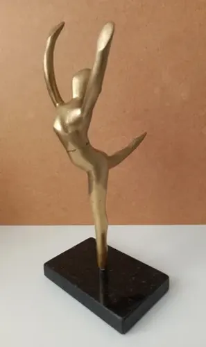 Escultura em bronze - 33,5 cm de altura - bailarina