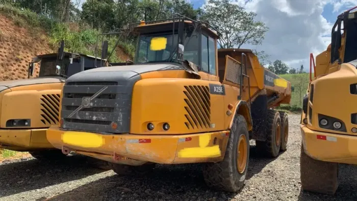 Britador - caminhão fora de estrada - caçamba - escavadeira - carregadeira 