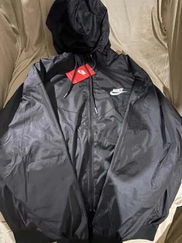 Corta vento Nike Windrunner