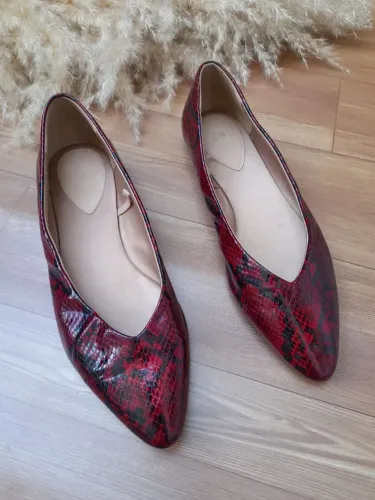 Sapatilha vermelha estampada