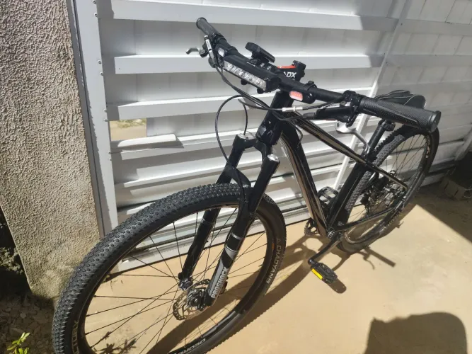 Bicicleta com faróis (Completa)