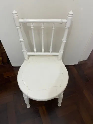 Cadeira infantil em madeira