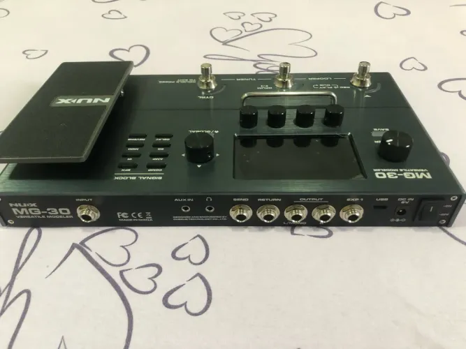 Pedal Multi-Efeitos NUX MG-30 - Versátil e Completo