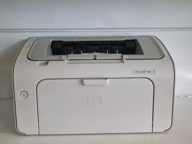 Impressora Hp LaserJet P1005 Monocromática Toner Novo Conexão USB 