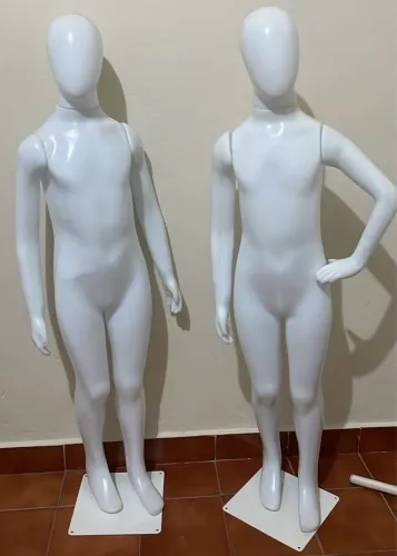 Manequins infantis em ótimo estado