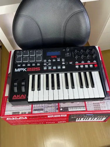 Teclado controlador midi akai 