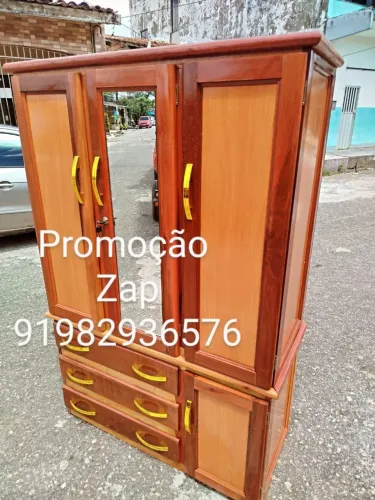 Guarda-Roupa de Madeira em Promoção!
