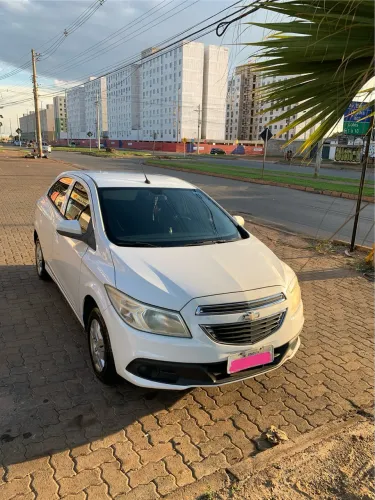 Chevrolet Onix Hatch LT 1.0 8V Flex Power Mec. 4P 2013