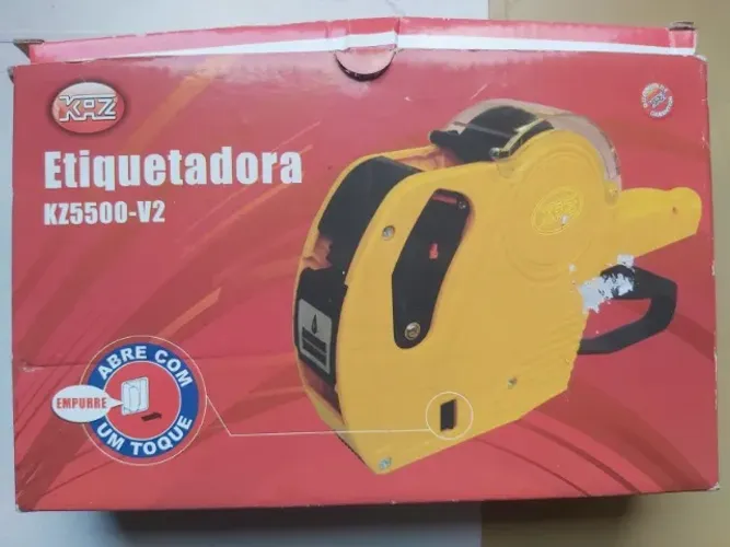 Etiquetadora KAZ KZ5500-V2 de 8 dígitos + Rolo de etiquetas