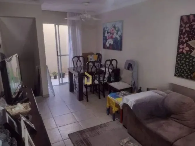 Sobrado à venda em condomínio fechado | 130m² | 3 dormitórios | 1 suíte | 2 vagas | churra