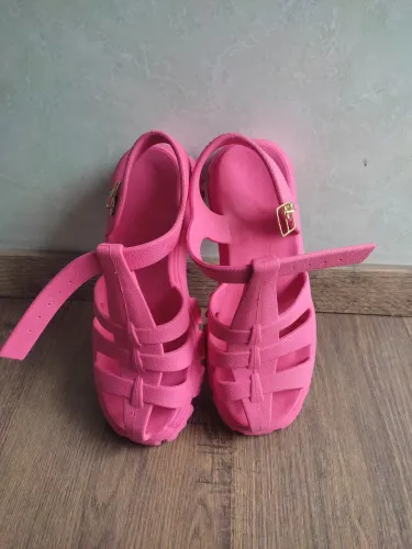 Sandalia solado tratorado