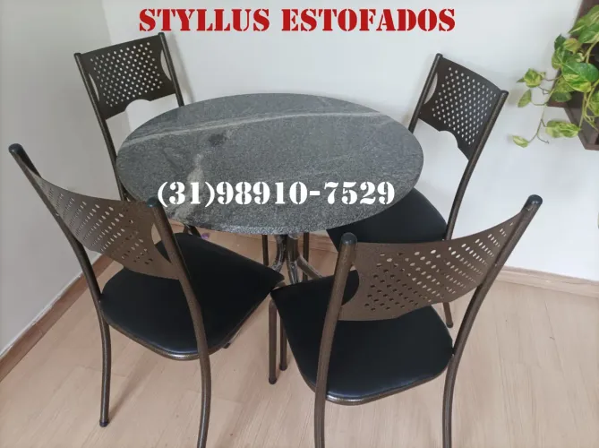 Conjunto de mesa com 4 cadeiras
