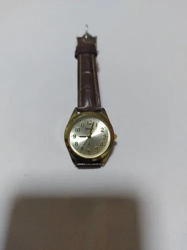 Relógio de pulso feminino Mondaine pulseira de couro
