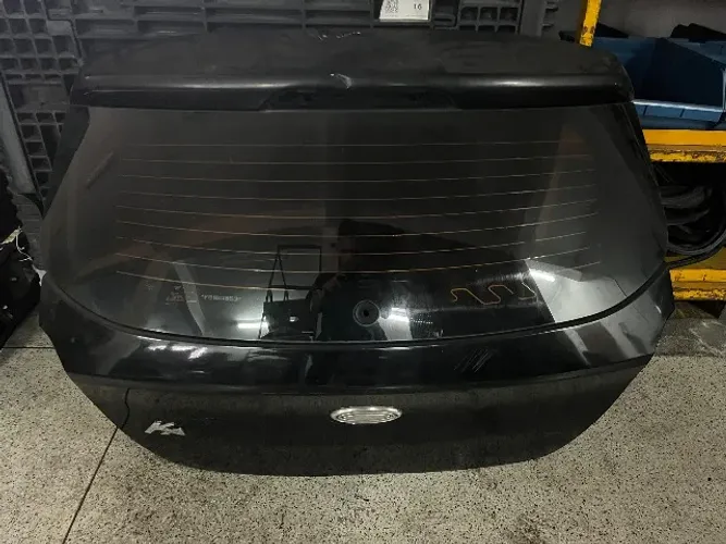 Tampa traseira Ford Ka 2015 em ótimo estado 