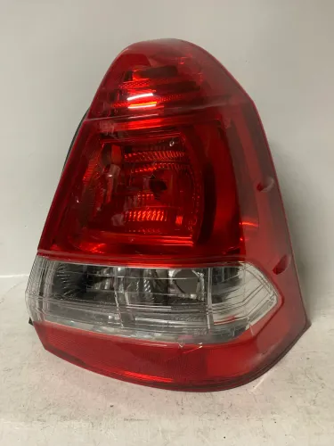Lanterna Etios sedan lado passageiro detalhe foto5
