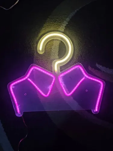 Placa decorativa neon led tema " roupa"