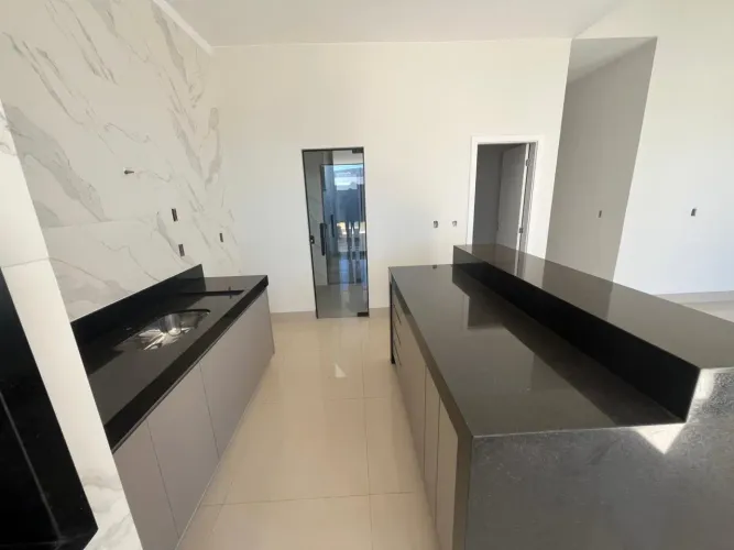 Casa nova com piscina novo mundo ? 