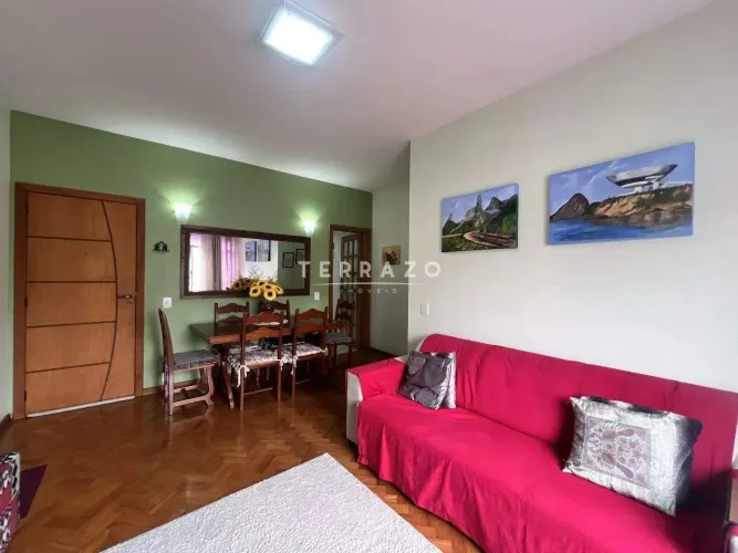 Apartamento mobiliado à venda, 2 quartos, 1 suíte, 1 vaga, Alto - Teresópolis/RJ