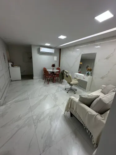 Coworker de Beleza ao lado da Pelinca