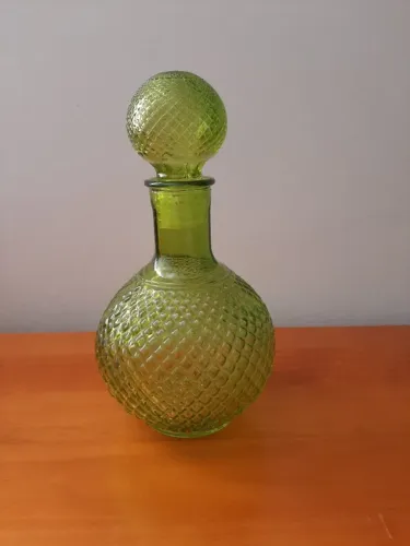 Licoreira bico de jaca cor verde