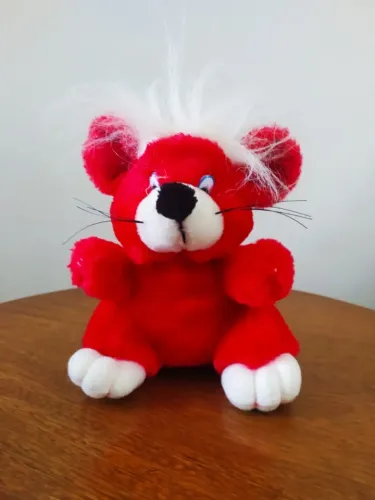 Pelúcia Ratinho Vermelho