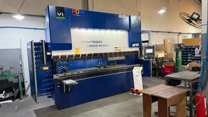 DOBRADEIRA CNC 130T COM 3200mm COM 5 EIXOS (4+1)