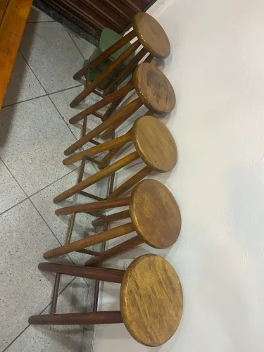 Banqueta grande  valor 90 cada / banqueta pequena 50 cada.