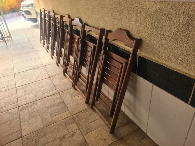  8 Cadeiras de madeira dobráveis - Ótimo estado!