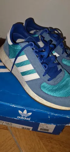 Tenis adidas marathon raro booster 40