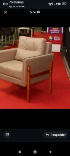 Poltrona moderna em madeira