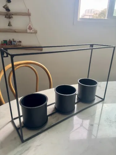 suporte tipo quadro com trio vasos cilíndricos, pretos, decoração parede, vasos temperos