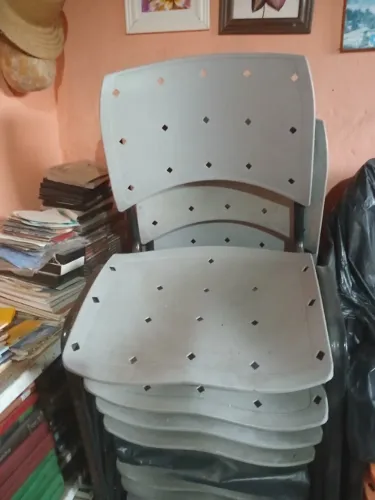 16 Cadeiras industriais  semi novas 