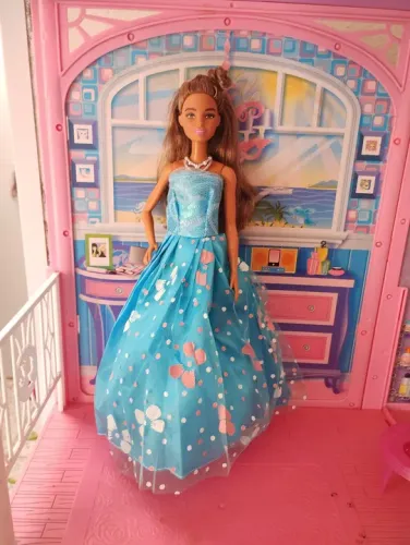 Boneca Barbie morena Princesa com Vestido Azul