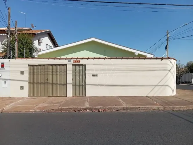 Venda de Casas / Padrão na cidade de Araraquara