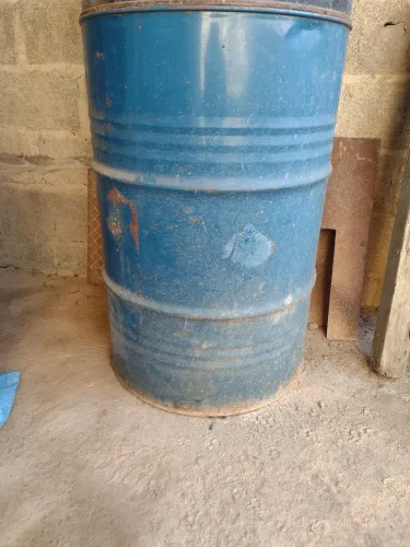 Tambor de metal azul
