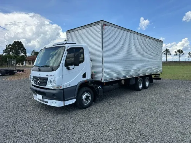 MB Accelo 1316 ano 2019 6x2 baú 7 m - filé n 1016 10160 13180 915 710 1119 11180 9170 