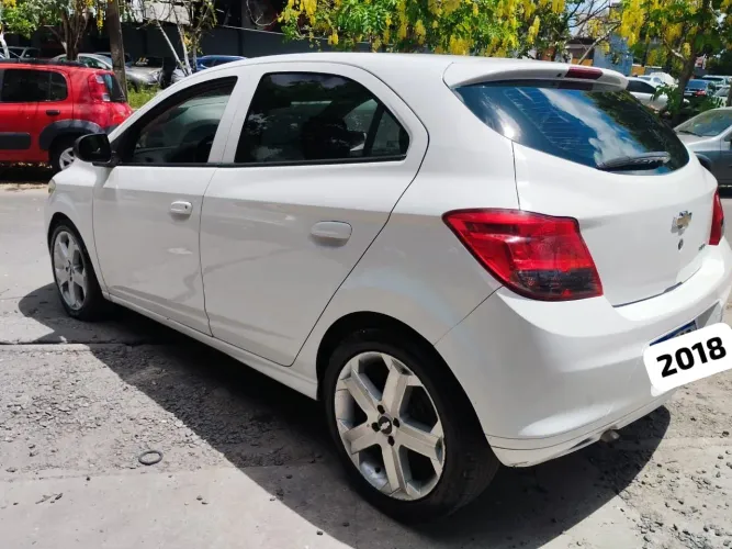 Onix 1.0 Flex Completo 2018 Rodas 17 Financia e troca 