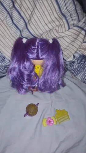 Cabeça de boneca com acessórios