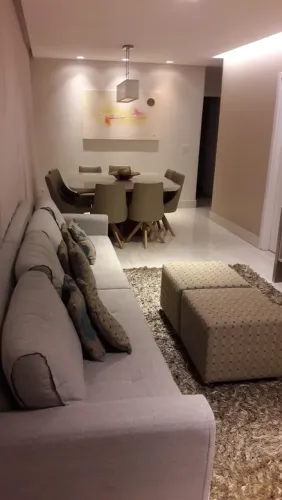 Mesa de 150 x 150 por 0,80  +  prato giratório incluido - Cadeiras não incluídas